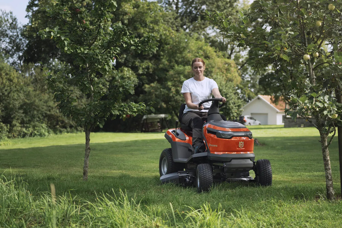 Husqvarna TS 100i – Kompakter Elektro-Aufsitzmäher